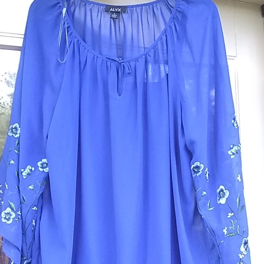 Ladies blouse - Picture 2 of 3